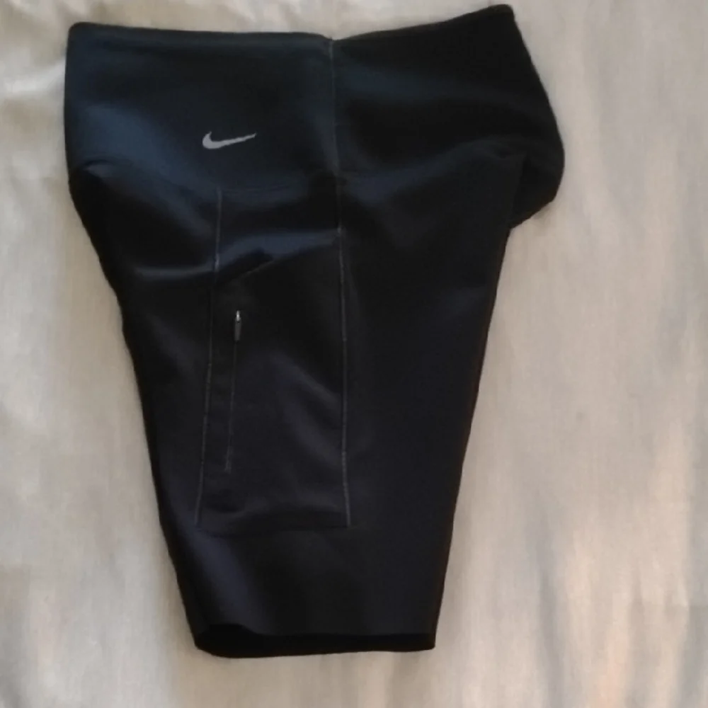 Nike Black High-Rise Compression Bike Shorts with Side Pockets - Picture 6 of 7